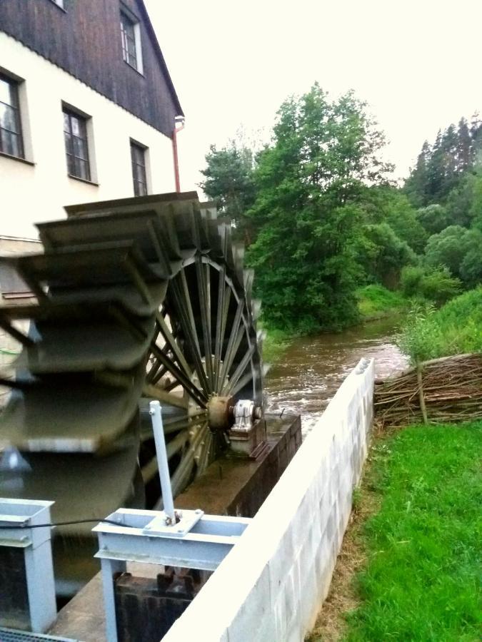 Kratochviluv Mlyn Hotel Cervena Lhota  Exterior foto