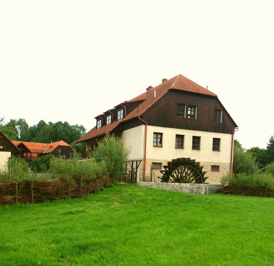 Kratochviluv Mlyn Hotel Cervena Lhota  Exterior foto